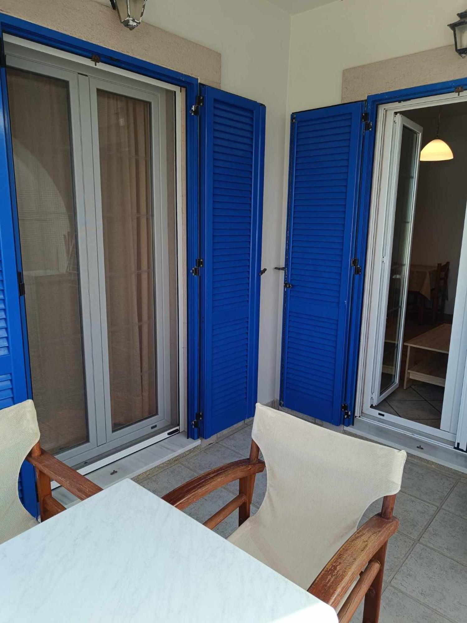 Athina * Karvounades